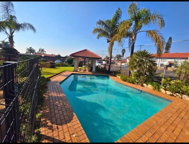 1 BEDROOM APARTMENT FOR SALE IN GLEN MARAIS
